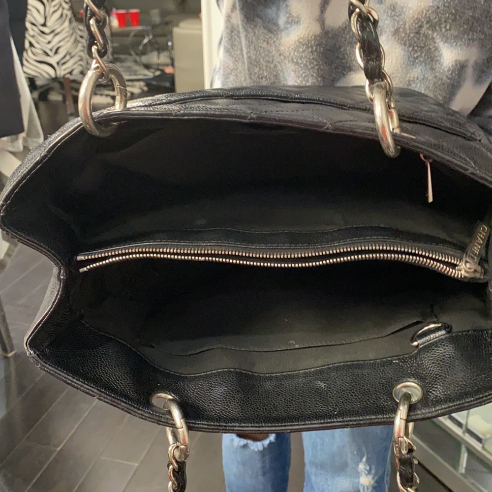 CHANEL black quilted leather tote bag - Picture 7 of 10